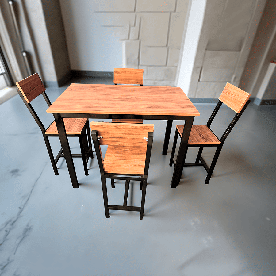 Juego de mesas con 4 sillas