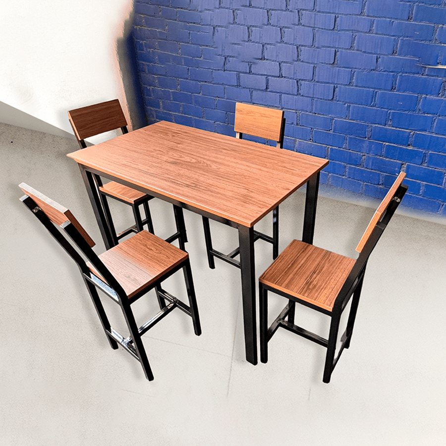 Juego de mesas con 4 sillas